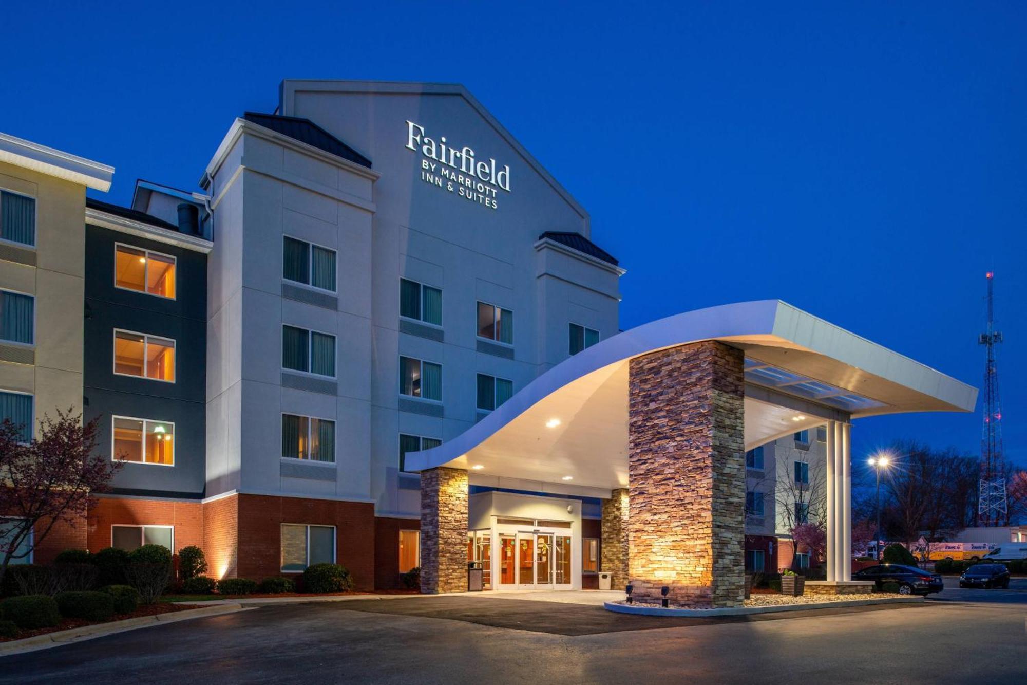 Fairfield Inn & Suites Greensboro Wendover Exterior photo